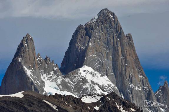 O famoso Cerro Fitz Roy, no Parque Nacional Los Glaciares, em El Chaltén, na patagônia argentina